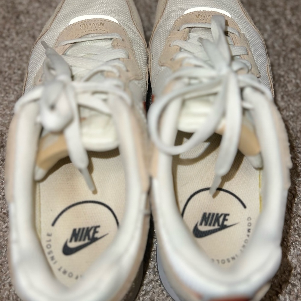 nike sneakers - Picture 4 of 6